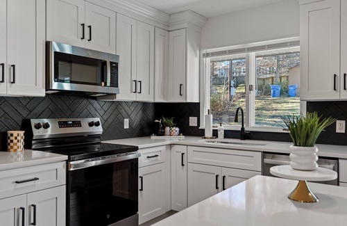 Petersburg House | Top-Rated Premier 3-Bedroom Spotless & Charming Home