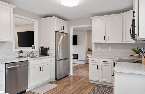 Springfield House | Top-Rated Premier 3-Bedroom Spotless & Charming House