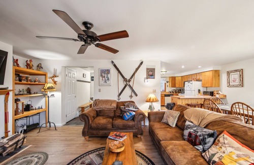 North Creek House | Top Ridge 49p - Family-friendly End Unit 3 Bedroom Townhouse by The Summit at Gore Mountain