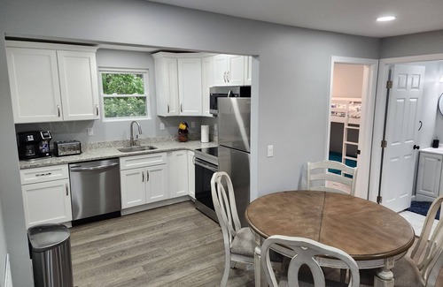 Roanoke House | Top Spot: guest house in quiet neighborhood, 15 mins drive to everything.
