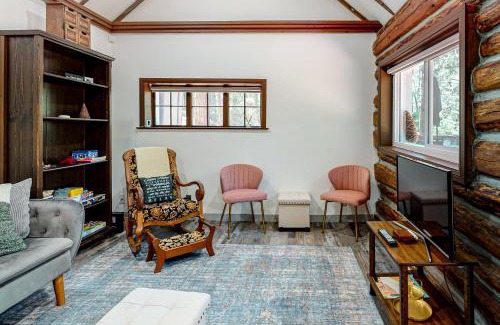 Crestline House | Top Town Retreat