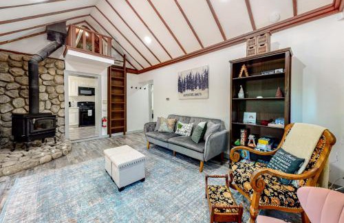 Crestline House | Top Town Retreat