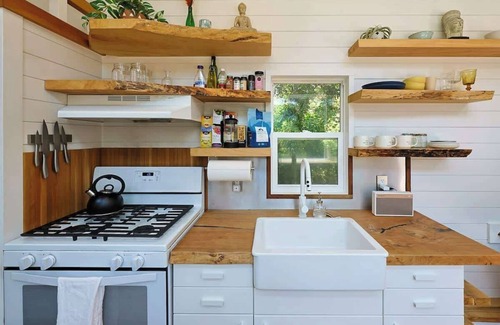 Fernwood Apartment | Topanga Canyon Oasis by Colby & Conrad