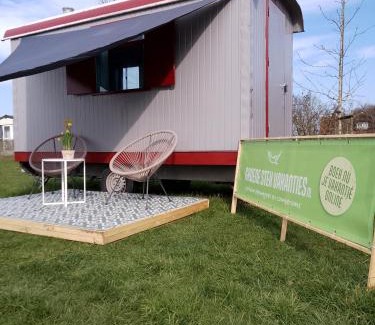 Vierakker Apartment | Toplocatie! Moderne en knusse pipowagen 'Postduif' vlakbij Zutphen