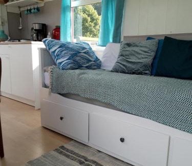 Vierakker Apartment | Toplocatie! Moderne en knusse pipowagen 'Postduif' vlakbij Zutphen