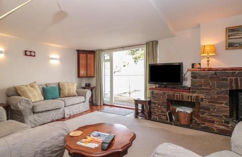 Salcombe Apartment | Topside
