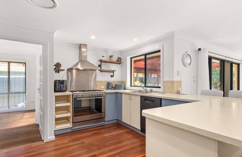 St. Georges Basin House | Topsy Turvey by Experience Jervis Bay