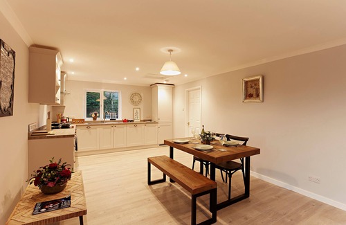 Newton Saint Cyres House | TOR COTTAGE, pet friendly, with hot tub in Tedburn St Mary