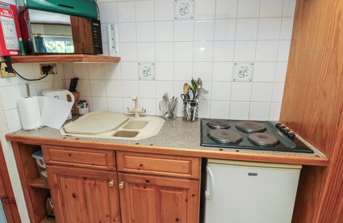 Kingsteignton Cottage | TOR, pet friendly in Kingsteignton