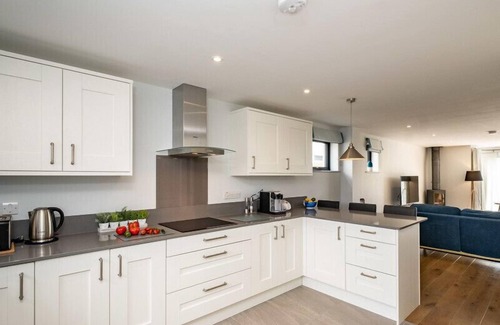 St Minver Cottage | TOR VIEW, family friendly, with open fire in St Minver