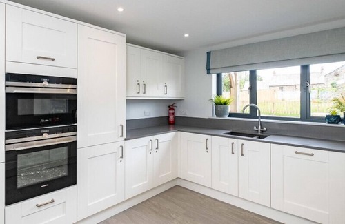 St Minver Cottage | TOR VIEW, family friendly, with open fire in St Minver