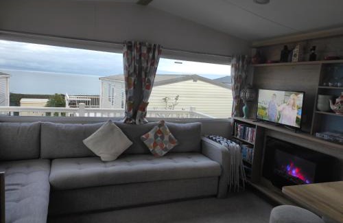 Paignton Resort | Torbay Holiday Home at The Waterside Holiday Park - With Deck and Sea View