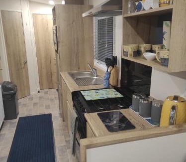 Paignton Resort | Torbay Holiday Home at The Waterside Holiday Park - With Deck and Sea View