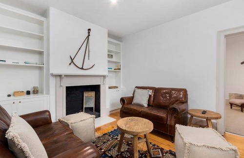 Battery Point House | Tori's Cottage - Stroll to Vibrant Salamanca