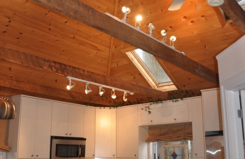 The Beaches House | Toronto Beaches "Industrial Chic" 1 Bedroom Coach House