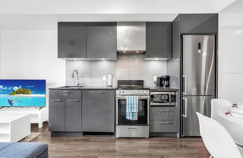 Garden District Apartment | Toronto skyline suites