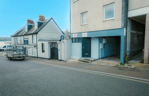 Torpoint Apartment | Torpoint Pod - Free Parking