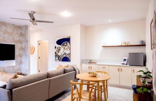 Torquay House | Torquay Bliss Retreat with Sauna and Hot Tub
