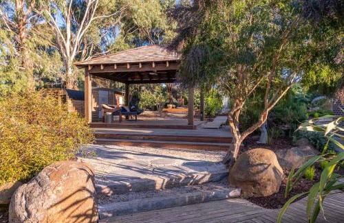 Torquay House | Torquay Bliss Retreat with Sauna and Hot Tub