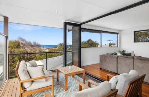 Torquay House | Torquay Point White-Water Retreat