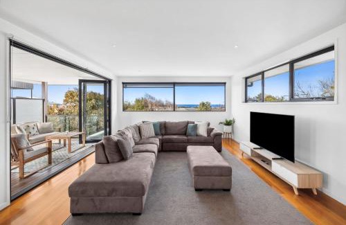 Torquay House | Torquay Point White-Water Retreat