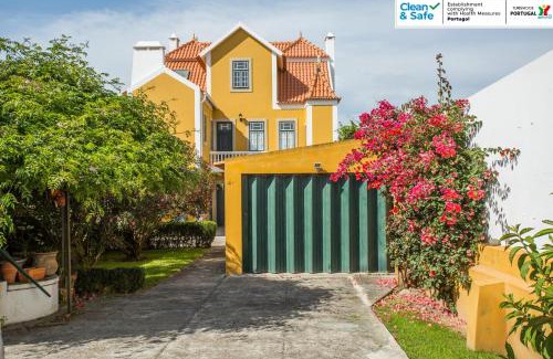Torreira House | Torreira . Yellow Beach Pavilion