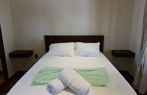 Dominical Hotel | Tortuguero Queen Room at Hona Beach Hotel