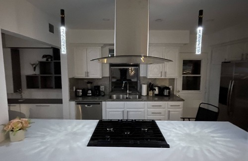 Reseda House | Total 6 bedrooms 2 full bath 12 beds New Remodeled