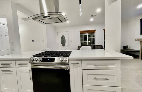 Reseda House | Total 6 bedrooms 2 full bath 12 beds New Remodeled