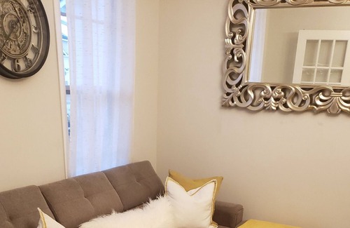 Inman House | Total Luxury at the Poolside/mins from Lake Bowen