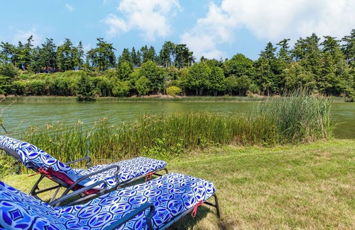Coupeville House | Totally Beachin' Getaway - Two Story Beach Retreat