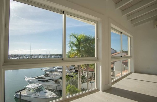 Las Palmas House | Totally Remodelled 4 Bedroom Townhouse w/Picuzzi & Deck