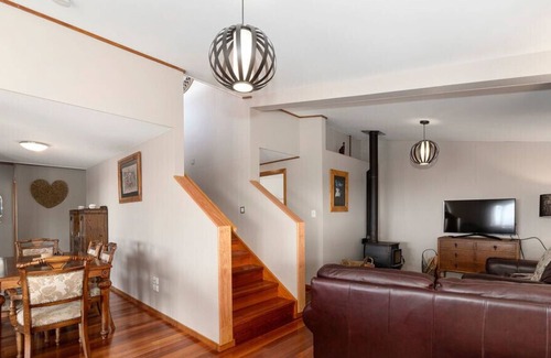 Ruakaka Cottage | Totara Ridge - Ruakaka Holiday Home