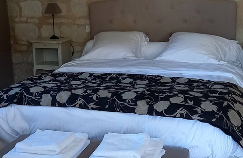 Les Ulmes Bed & Breakfast | Toucan, 25m² air-conditioned room on first floor, separate entrance