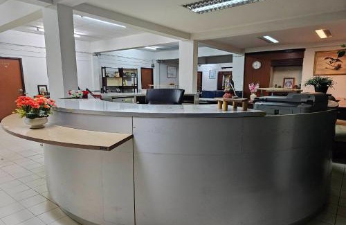 Bang Chalong Hotel | Toucan Bed and Cafe
