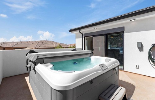 St. George Apartment | Touch of Class - 5BR - Hot Tub & Near Zion