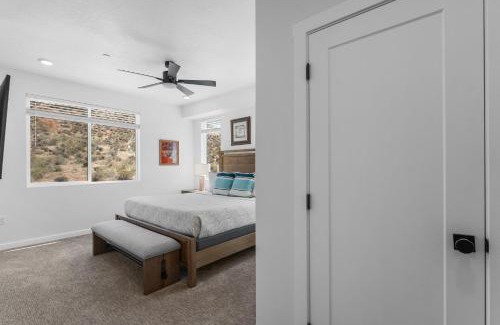 St. George Apartment | Touch of Class - 5BR - Hot Tub & Near Zion