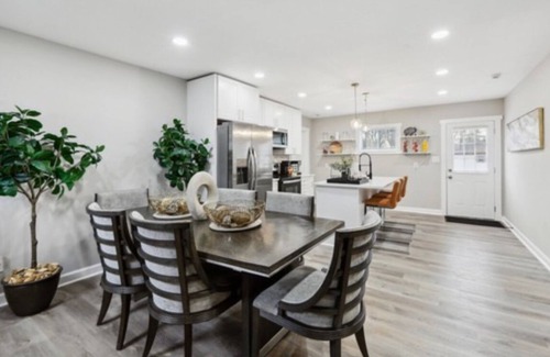 Atlanta House | Touch of Paradise/Charming 3-bedroom house with WiFi and AC in awesome Atl