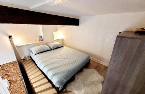 Arnaud Bernard Apartment | Toulouse - Basilique St-Sernin------- Netflix