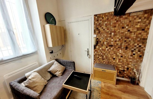 Arnaud Bernard Apartment | Toulouse - Basilique St-Sernin------- Netflix