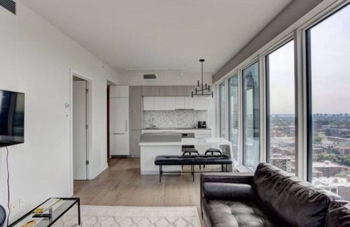 Ville-Marie Apartment | Tour des Canadiens 2 | 28th floor with panoramic city view | 2 bdrms, 2 bathrms