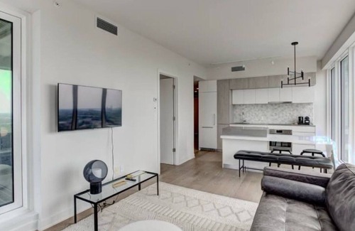 Ville-Marie Apartment | Tour des Canadiens 2 | 28th floor with panoramic city view | 2 bdrms, 2 bathrms