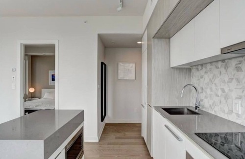 Ville-Marie Apartment | Tour des Canadiens 2 | 28th floor with panoramic city view | 2 bdrms, 2 bathrms