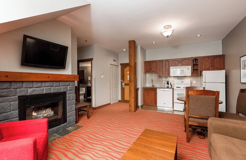 Mont-Tremblant Pedestrian Village Hotel | Tour des Voyageurs