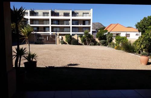 Gansbaai Cabin | Tourist Lodge Gansbaai