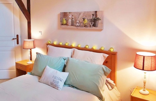 Calmont Apartment | Tournesol: typical 2-person, 1-bedroom gite between Toulouse and Carcassonne
