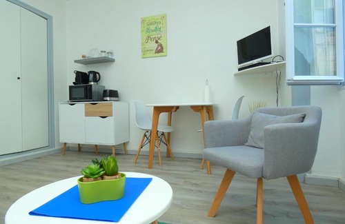 Rochefort Apartment | TOUT CONFORT - LUMINEUX - CENTRE VILLE et PROCHE COMMERCES