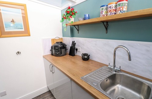 Pembroke Cottage | TOWER COTTAGE, pet friendly, with a garden in Pembroke