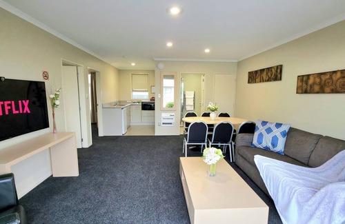 Riccarton Hotel | Tower Junction Motor Lodge
