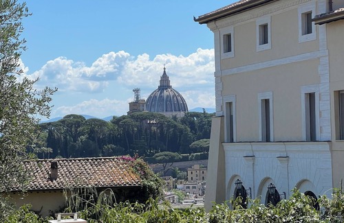 Vatican Apartment | Tower of the Moon - Luxury Stay with St. Peter View